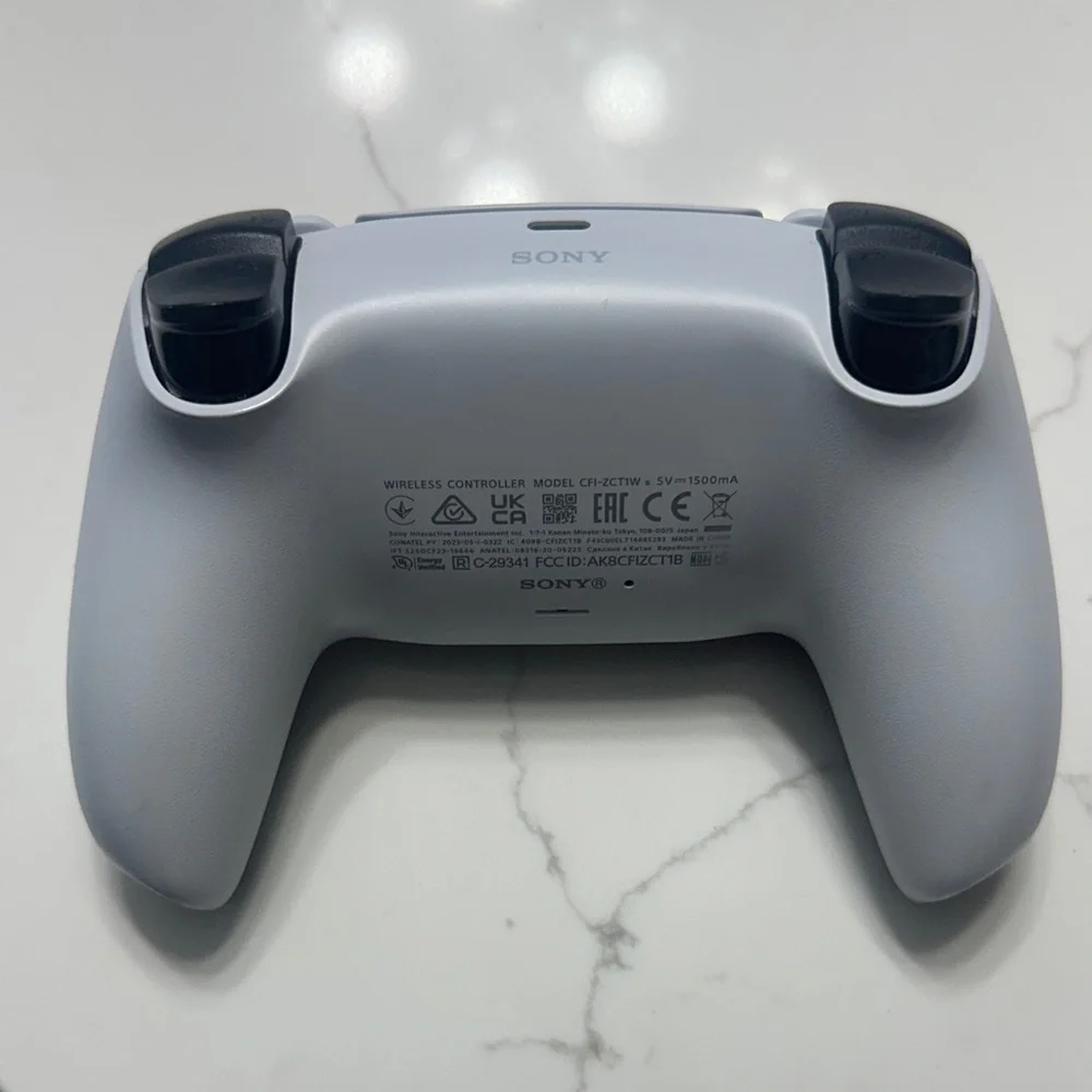 PlayStation 5 Wireless Gaming Controller in Black and White - Picture 2 of 2